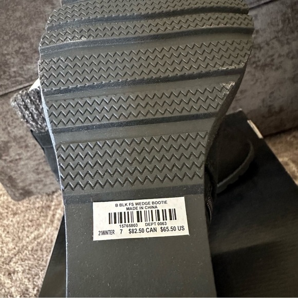 NWT Torrid Wedge Booties Faux Suede Sweater Trim Black 7WW - Picture 4 of 5